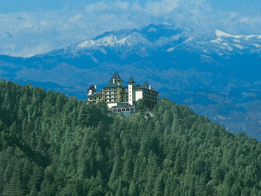 Wildflower Hall, Shimla In The Himalayas - White Flower Hotel Shimla , HD Wallpaper & Backgrounds