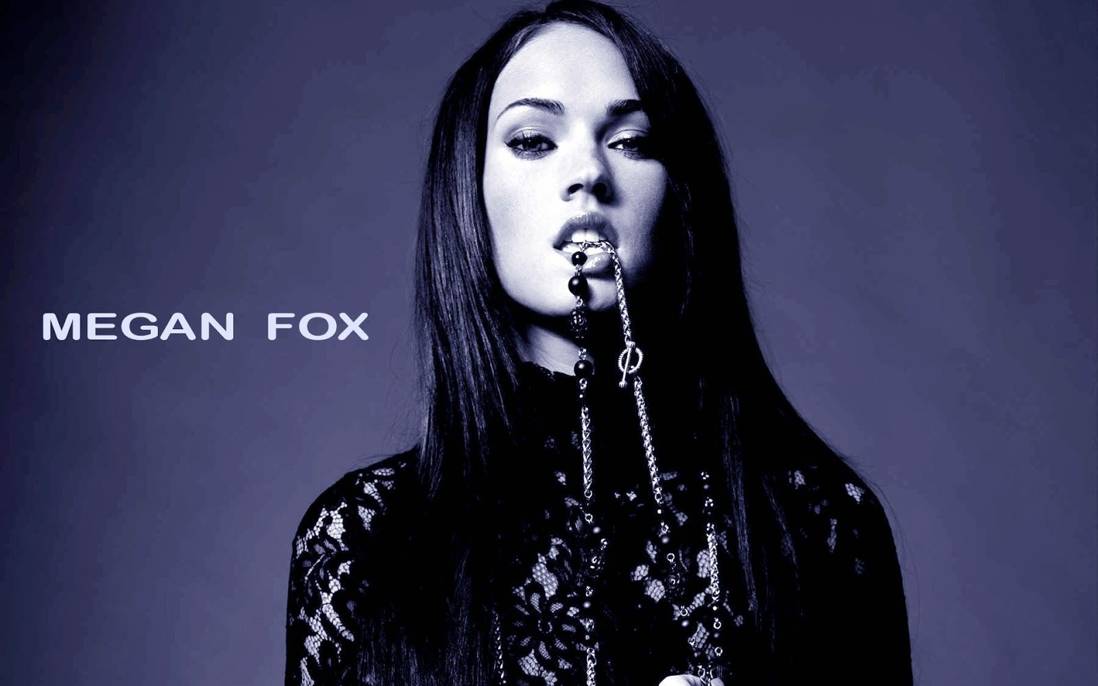 Megan Fox - Megan Fox Black And White , HD Wallpaper & Backgrounds