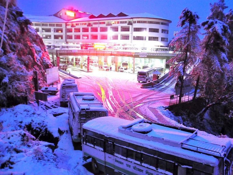 Buses Stranded Due Snow Fall Near Isbt Tuti Kandi In - Isbt Shimla , HD Wallpaper & Backgrounds