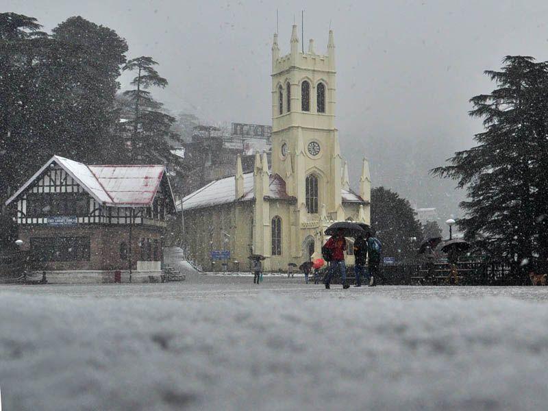 People Walking During Fresh Spell Of Snowfall In Shimla - Christ Church , HD Wallpaper & Backgrounds