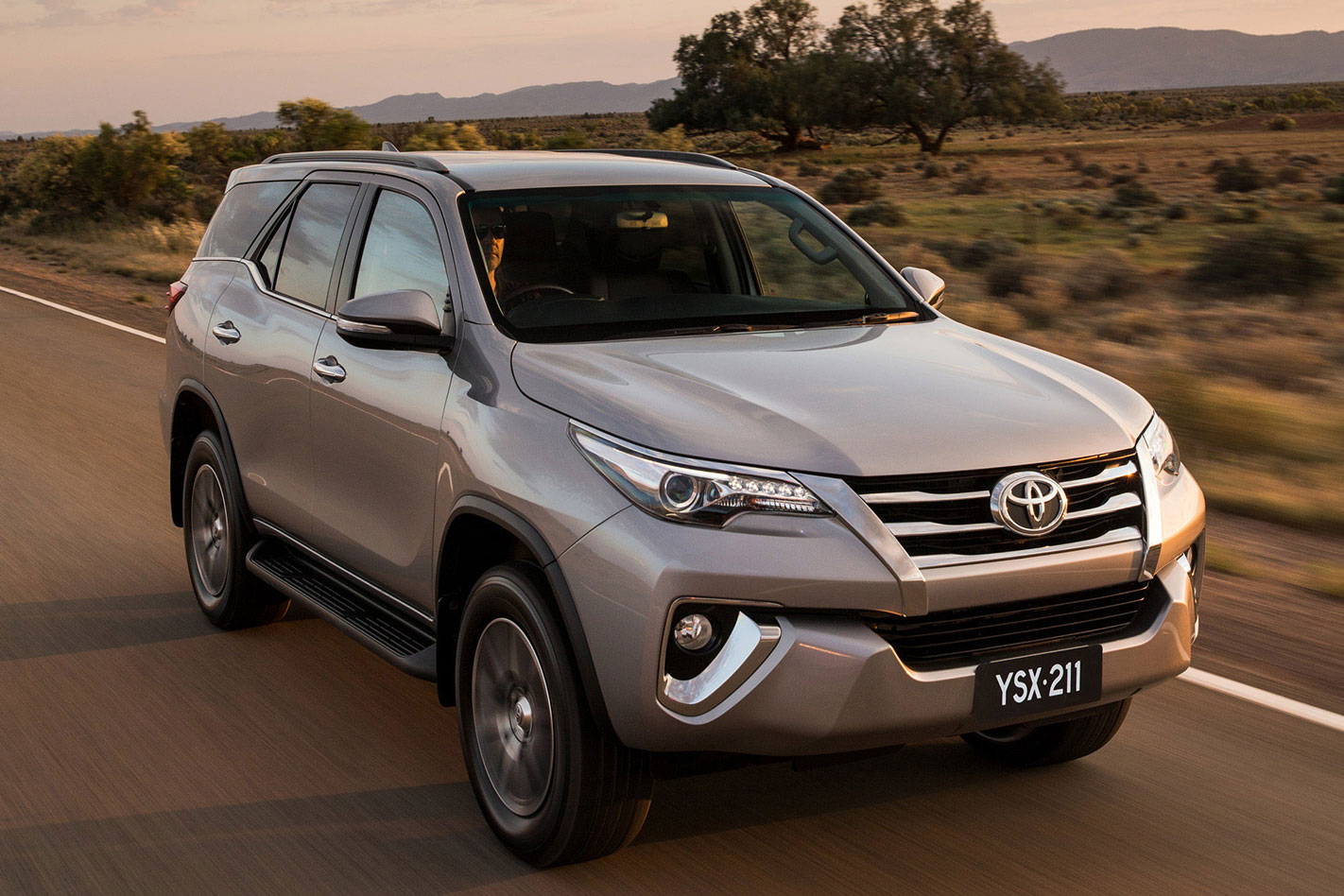 2018 Toyota Fortuner - New Fortuner 2018 Hd , HD Wallpaper & Backgrounds