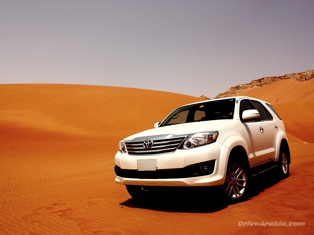 Toyota Fortuner Wallpaper Hd - Toyota Fortuner 2014 , HD Wallpaper & Backgrounds