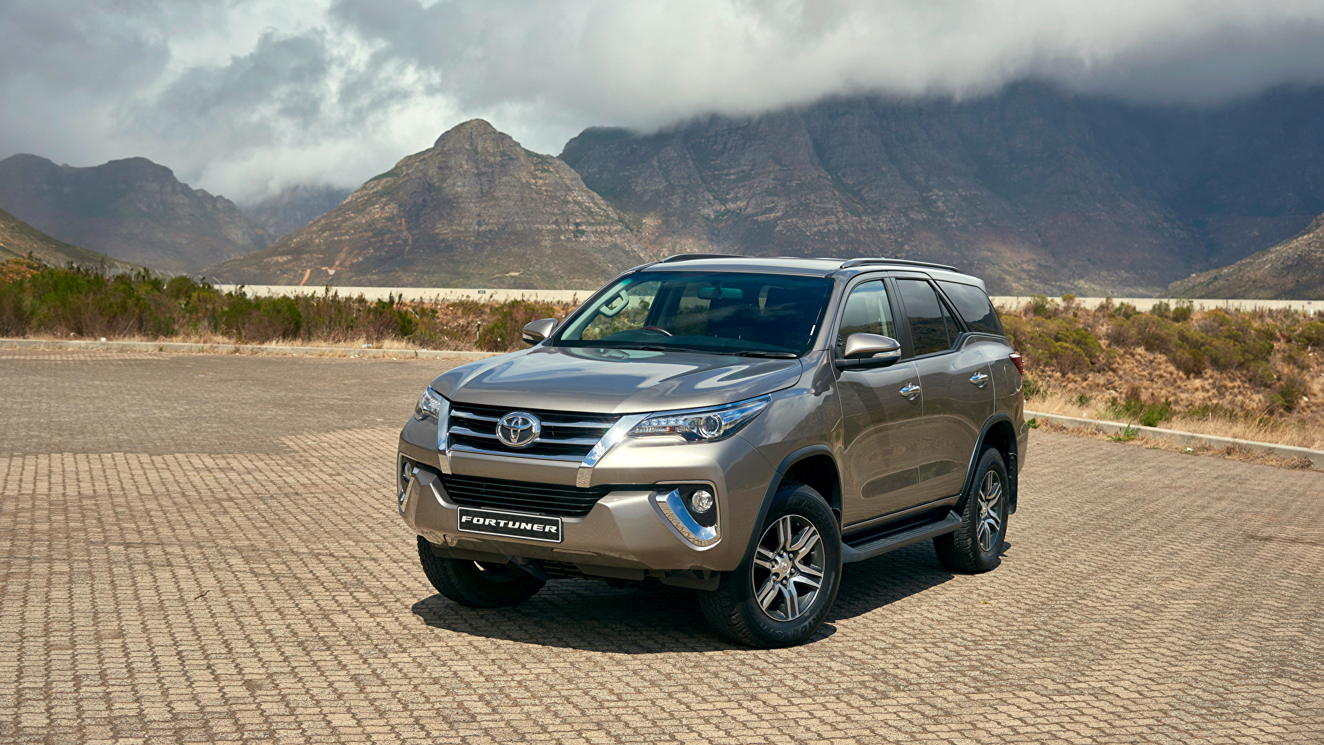 1920 X - Toyota Fortuner Auto , HD Wallpaper & Backgrounds