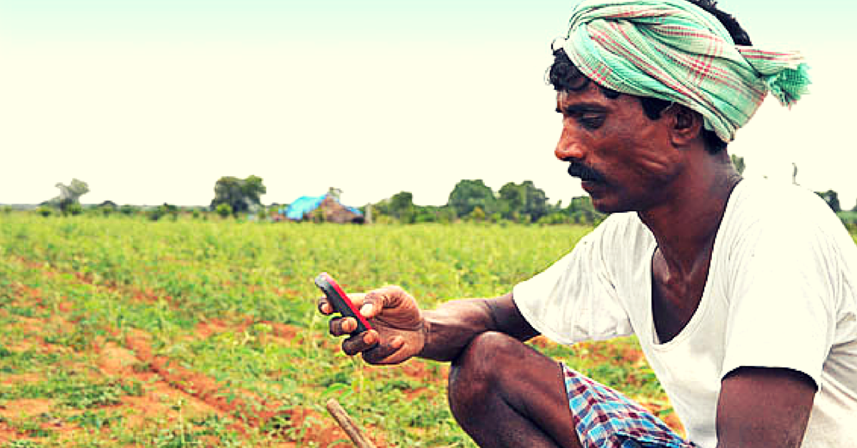 Farmer - Indian Farmer Using Mobile , HD Wallpaper & Backgrounds