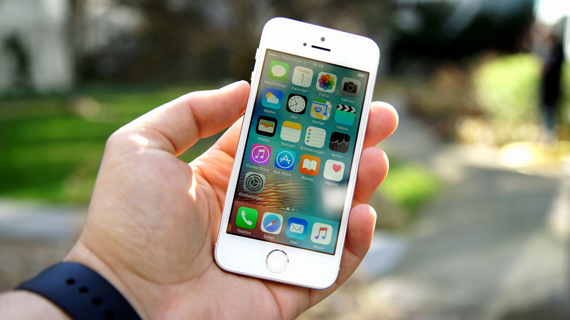 Под ios. Apple 5se. Айфон se. Iphone фото. Картинки на айфон.