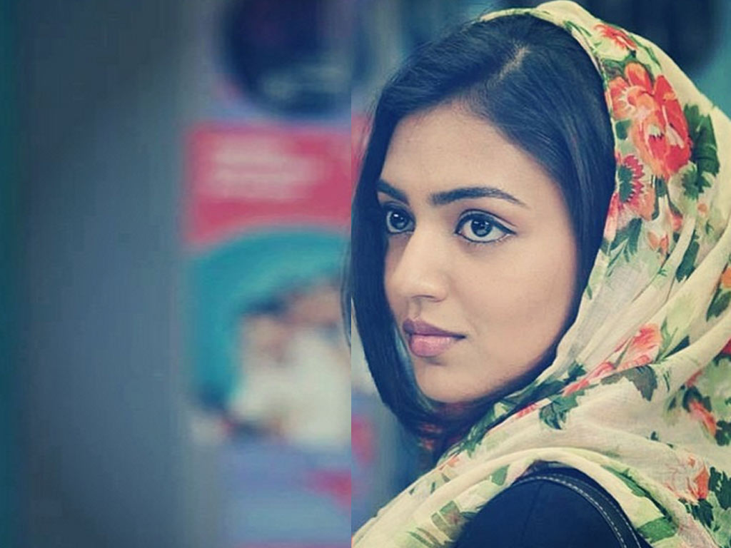 Nazriya Nazim - Nazriya In Salala Mobiles , HD Wallpaper & Backgrounds