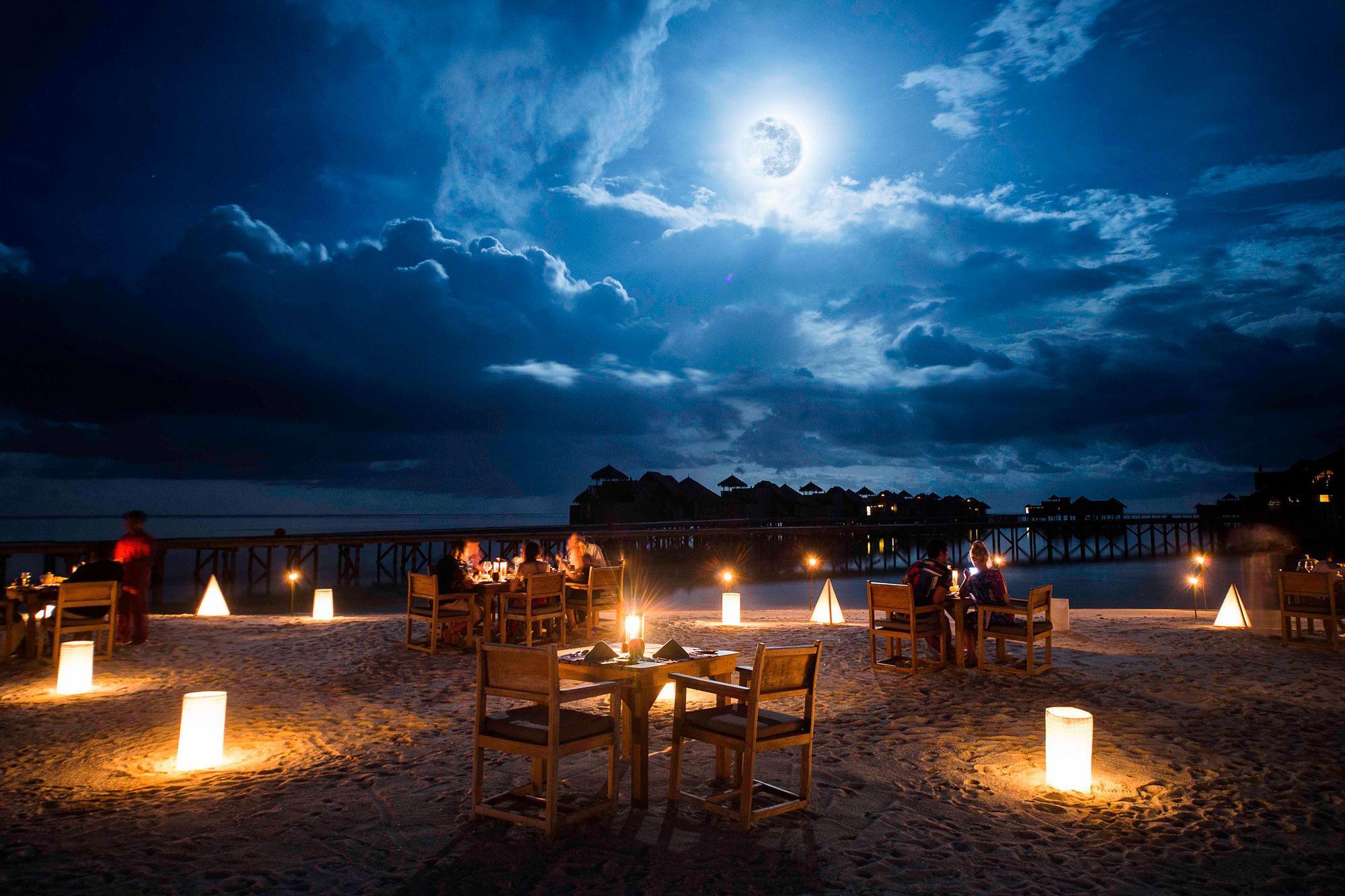 Beach Romantic dinner