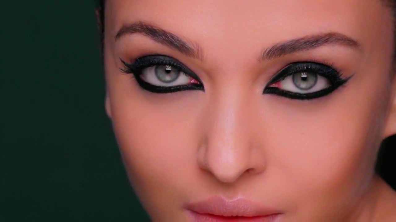 Aishwarya Rai Beautiful Blue Eyes Close Up Photos - Kajal Styles For Big Eyes , HD Wallpaper & Backgrounds