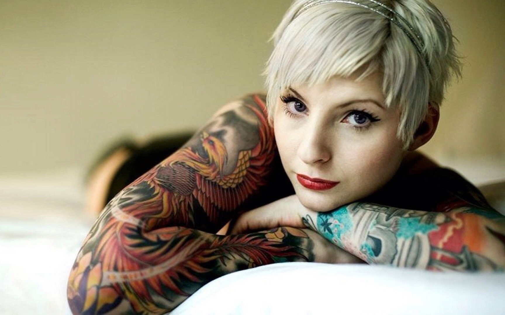 Tatuajes Chicas Brazos - College Girls With Tattoos , HD Wallpaper & Backgrounds