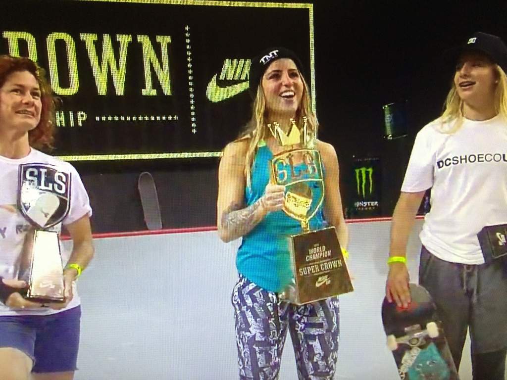 Leticia Bufoni Won Sls Super Crown - Award Ceremony , HD Wallpaper & Backgrounds