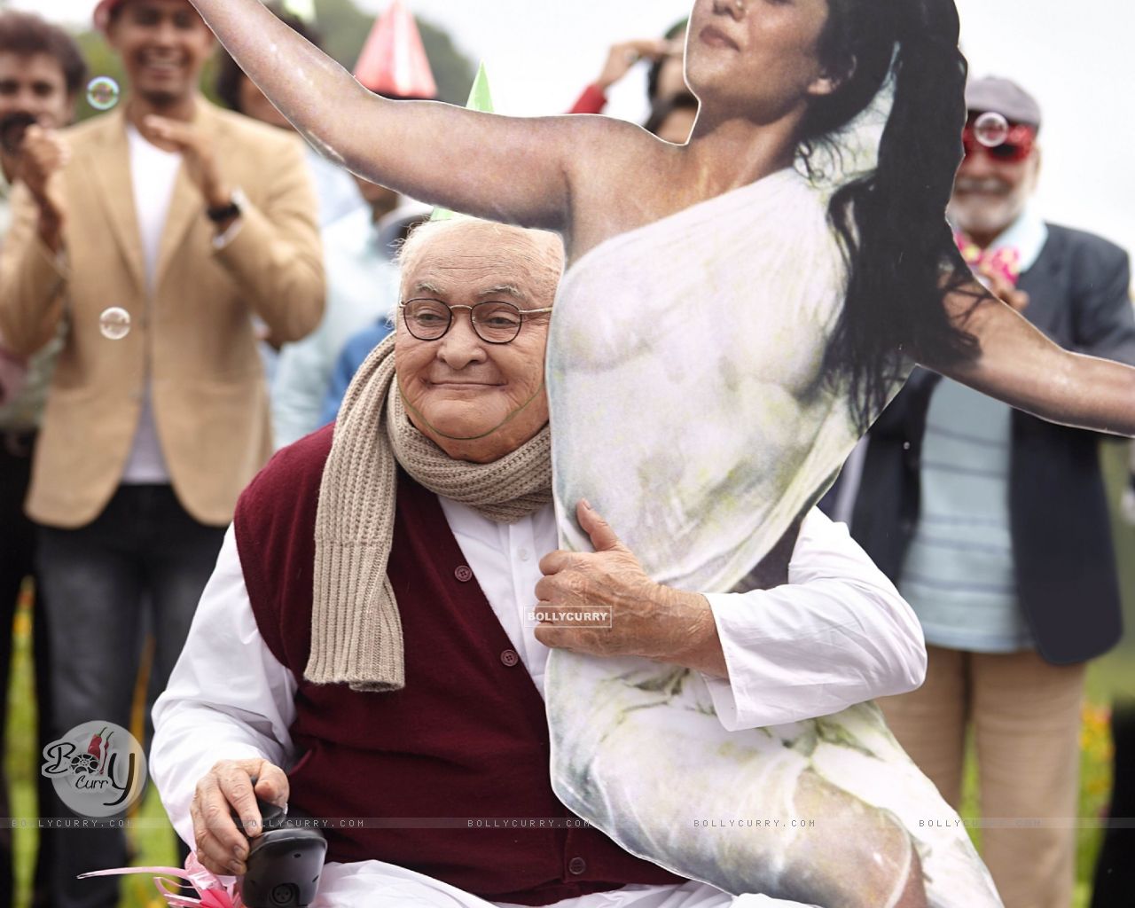 Rishi Kapoor Will Be Seen Partying With His Kapoor - Kapoor And Sons Posters , HD Wallpaper & Backgrounds