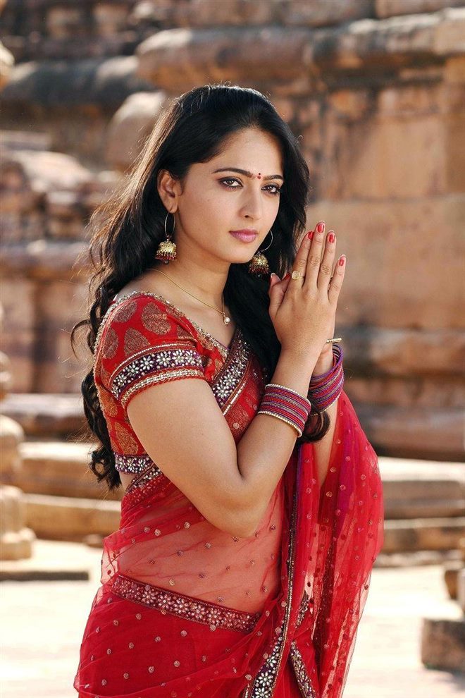South Indian Actress Photos In Saree Photos - Anushka In Red Saree , HD Wallpaper & Backgrounds