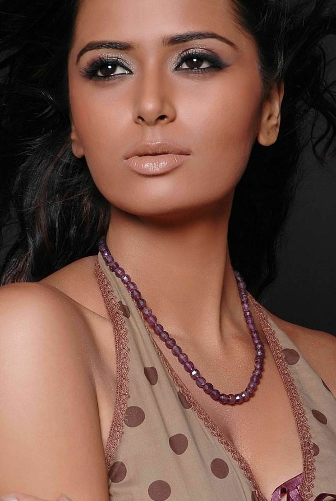 Sizzling Hot South Indian Actress Meenakshi Dixit - Girl , HD Wallpaper & Backgrounds