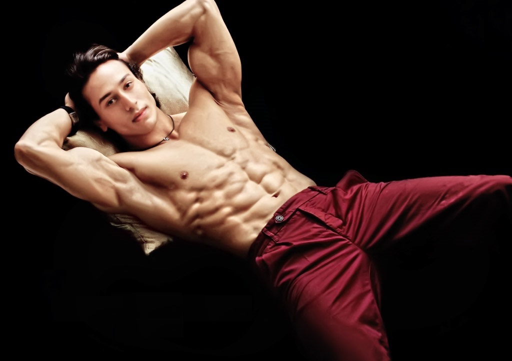 Tiger Shroff To Train Under Hong Kong Action Choreographer - Tiger Shroff 12 Pack , HD Wallpaper & Backgrounds