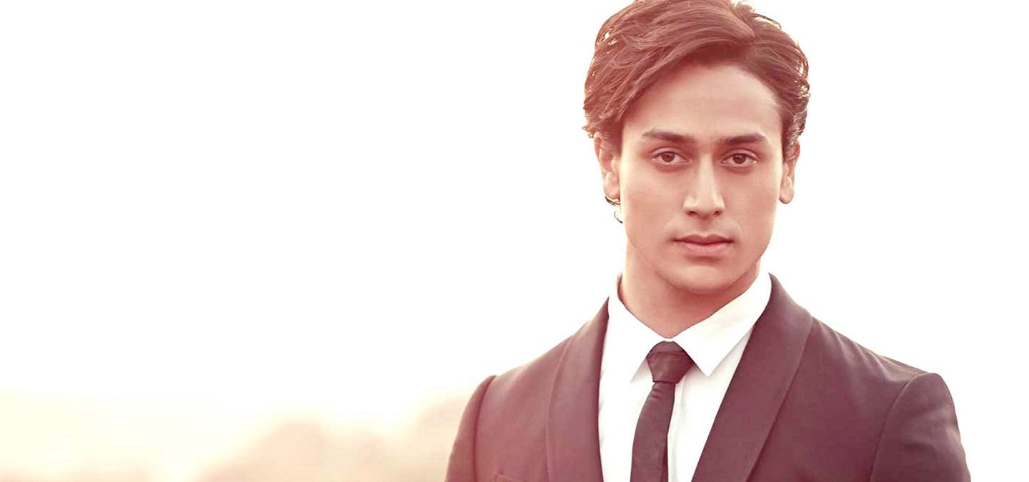 Wait, Is That A Face We Just Spotted On Tiger Shroff's - Tiger Shroff , HD Wallpaper & Backgrounds