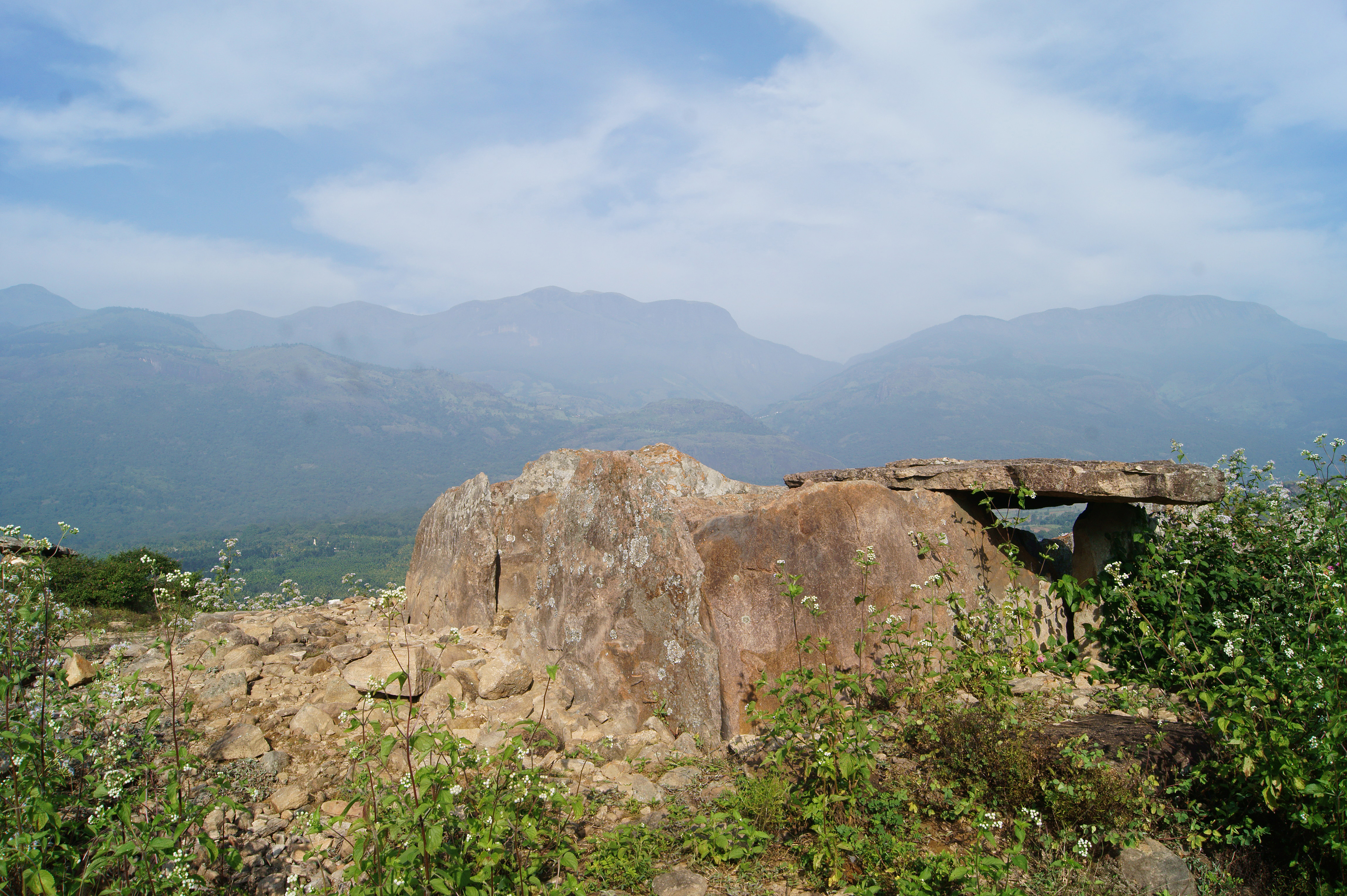 Muniyara In Marayoor - Mount Scenery , HD Wallpaper & Backgrounds