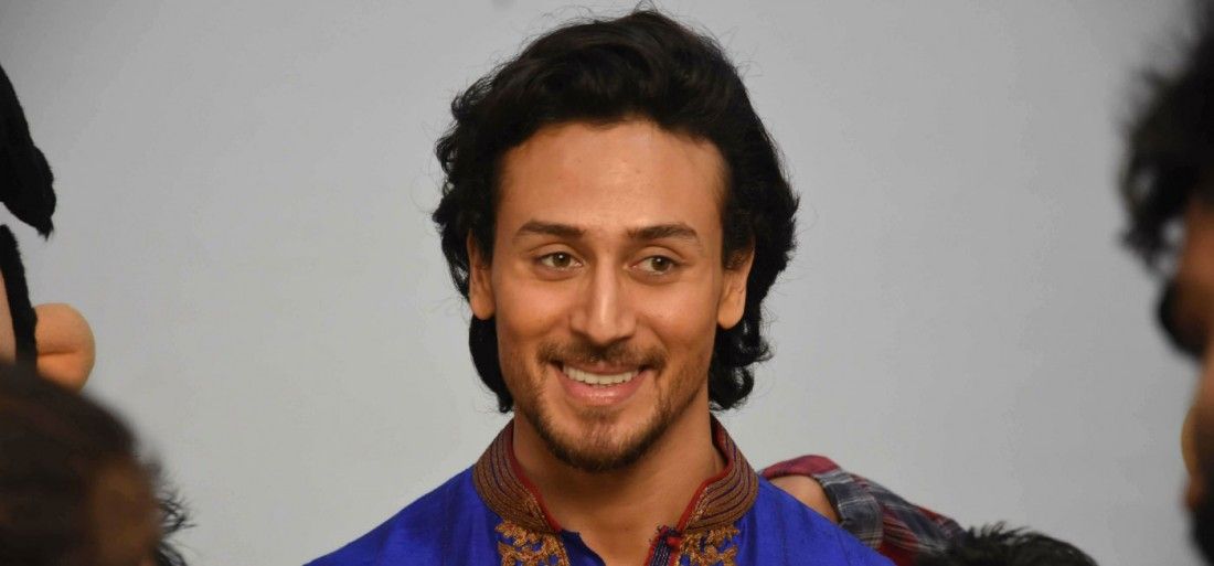 Tiger Shroff's Recent Transformation Is Proof That - Tiger Shroff Long Hairstyle , HD Wallpaper & Backgrounds