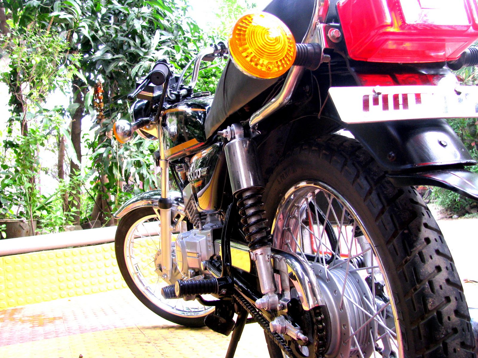 Yamaha Rx100 Rear View - Yamaha Rx 100 , HD Wallpaper & Backgrounds