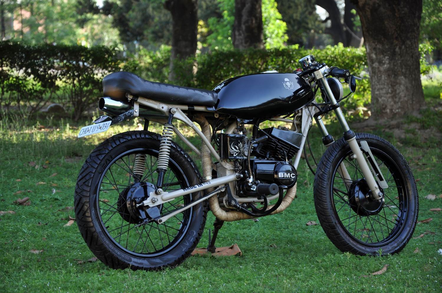 Modified Yamaha Rx135 Cafe Racer Bambukaat Custom Motorcycles - Motorcycle , HD Wallpaper & Backgrounds