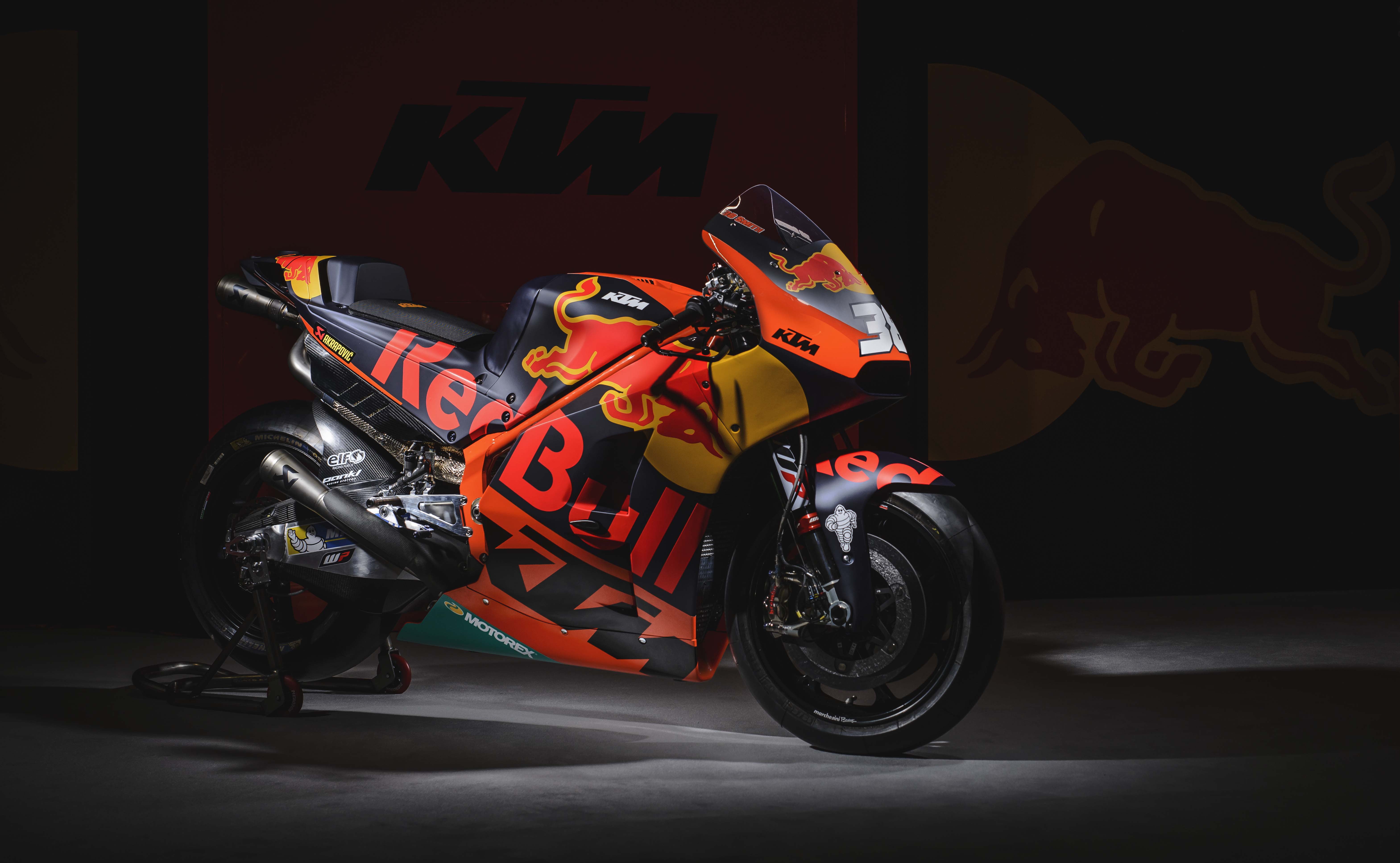 Red And Black Ktm Red Bull Sports Bike Hd Wallpaper - Motogp Ktm 2017 , HD Wallpaper & Backgrounds