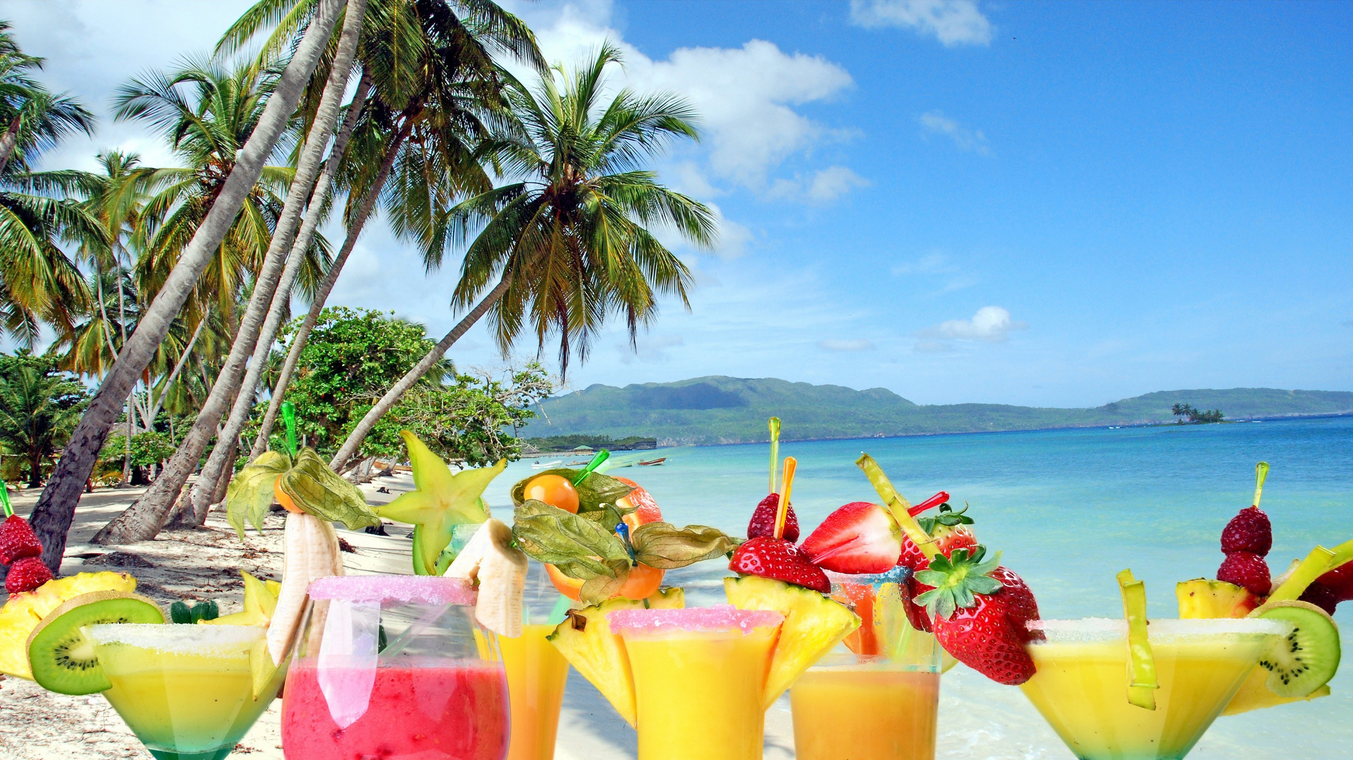Tropical Cocktails Fruit Cocktail Drinks Sea Palms - Tropical Beach With Cocktails , HD Wallpaper & Backgrounds
