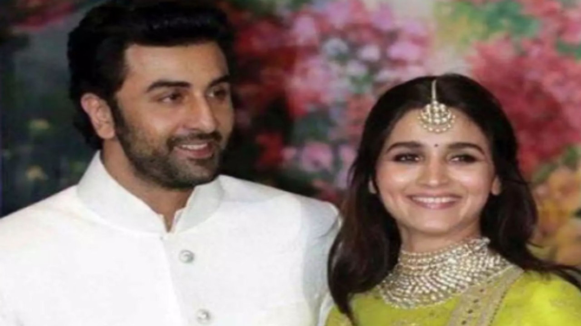 Alia Bhatt & Ranbir Kapoor Plan To Live Together Before - Alia And Ranbir Engagement , HD Wallpaper & Backgrounds