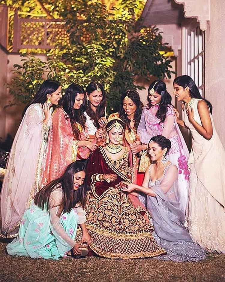 Alia Bhatt And Friends With Kripa Mehta On Her Wedding - Alia Bhatt Friends Wedding Dress , HD Wallpaper & Backgrounds