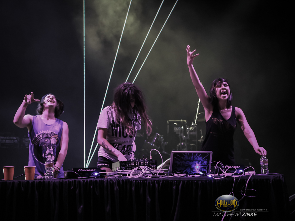 Out On Support Of Their Debut Ep, Play Hard, Krewella - Rock Concert , HD Wallpaper & Backgrounds