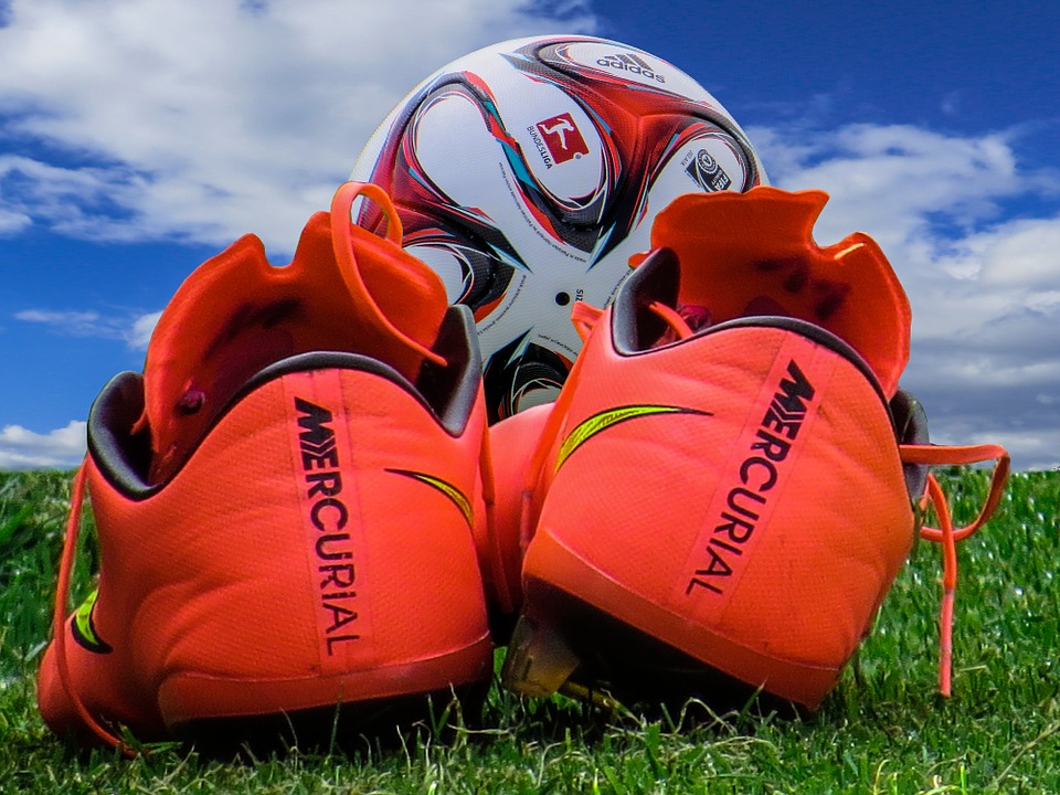 Football And Football Boots , HD Wallpaper & Backgrounds