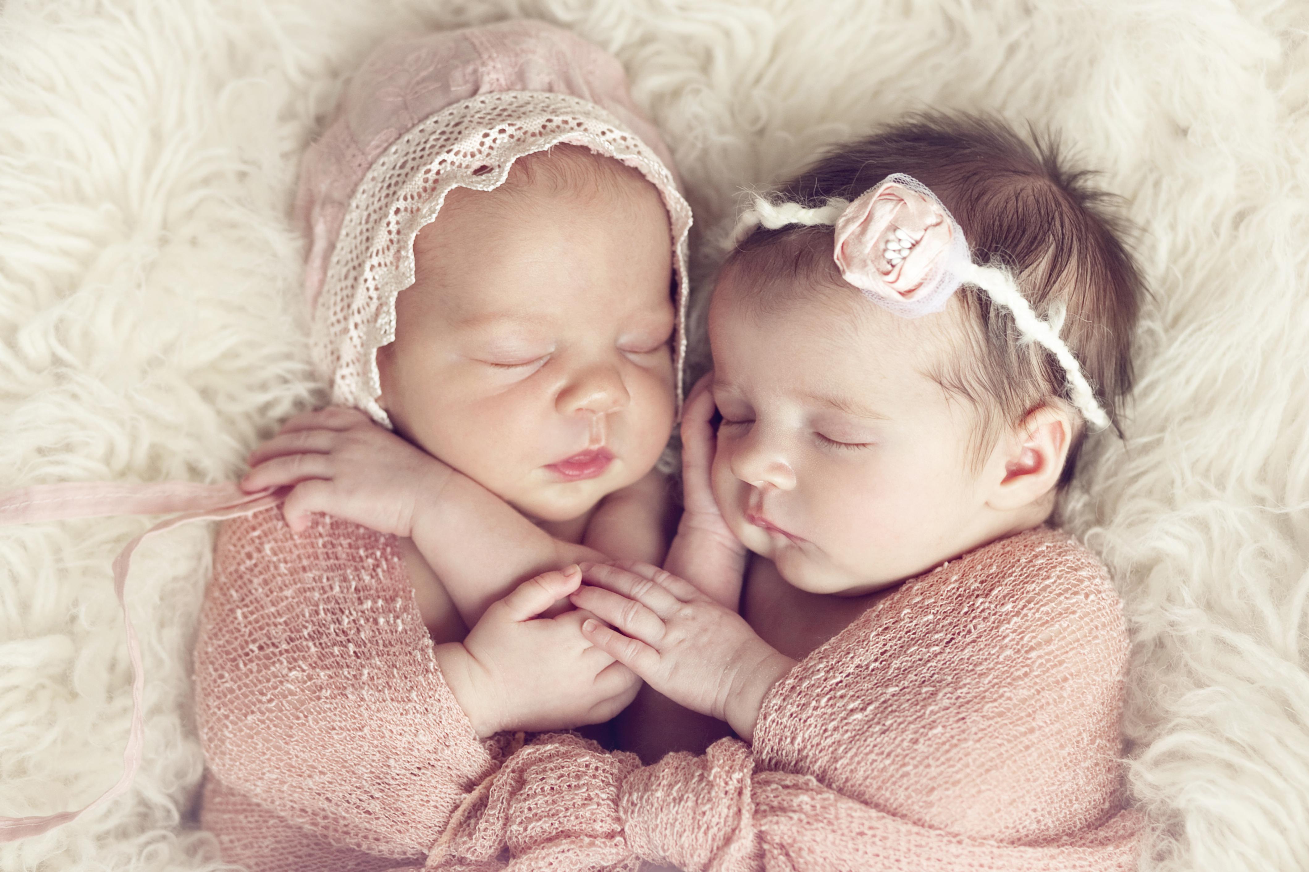 Tablet Twins Baby Good Morning 5387 Hd Wallpaper Backgrounds Download