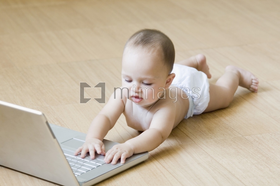 Baby Boy Playing With A Laptop - Crawling , HD Wallpaper & Backgrounds