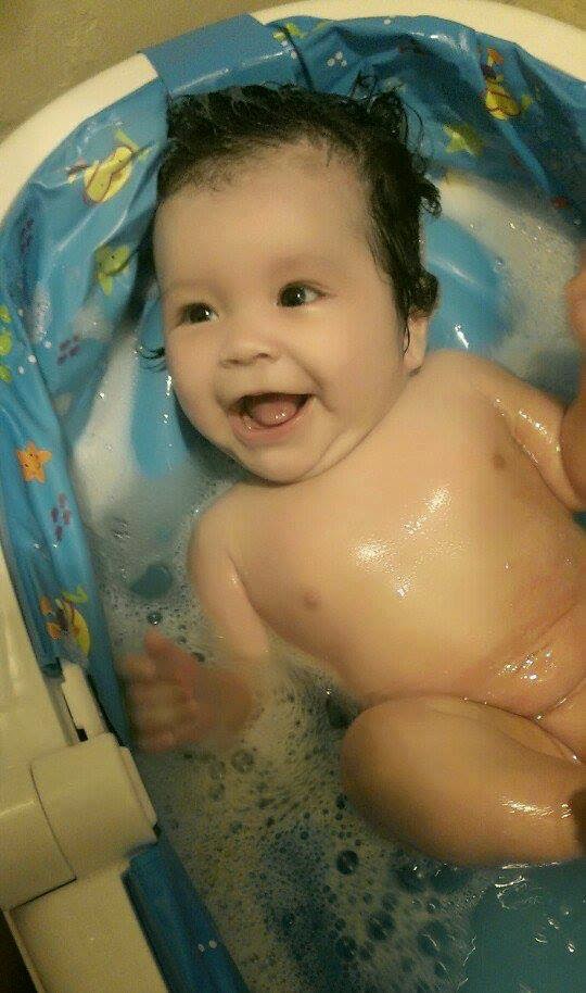 Cute Baby Girls Photos For Facebook, Cute Little Girl - Bathing , HD Wallpaper & Backgrounds