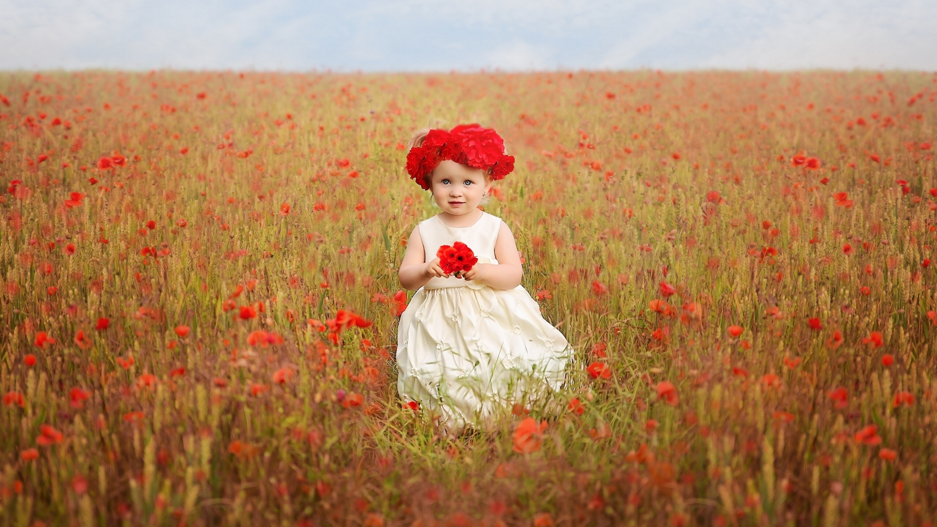 Wallpaper Cute Baby Girl In Poppy Field - Cute Baby Girls Hd Wallpaper For Laptop , HD Wallpaper & Backgrounds