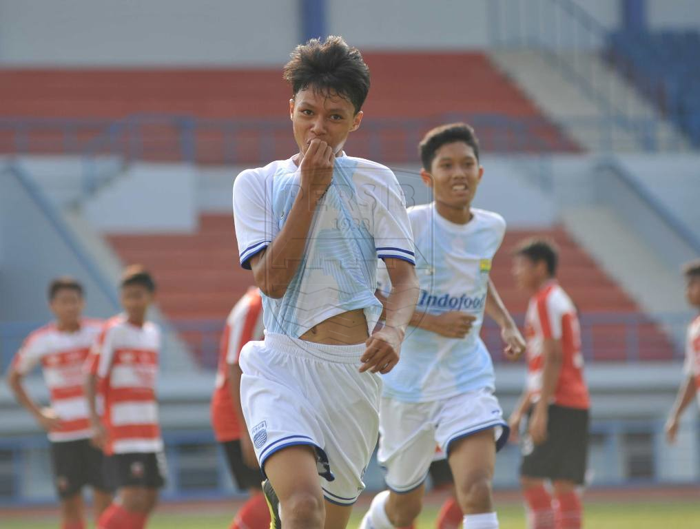 Persib U-16 Hantam Madura United - Persib Bandung , HD Wallpaper & Backgrounds