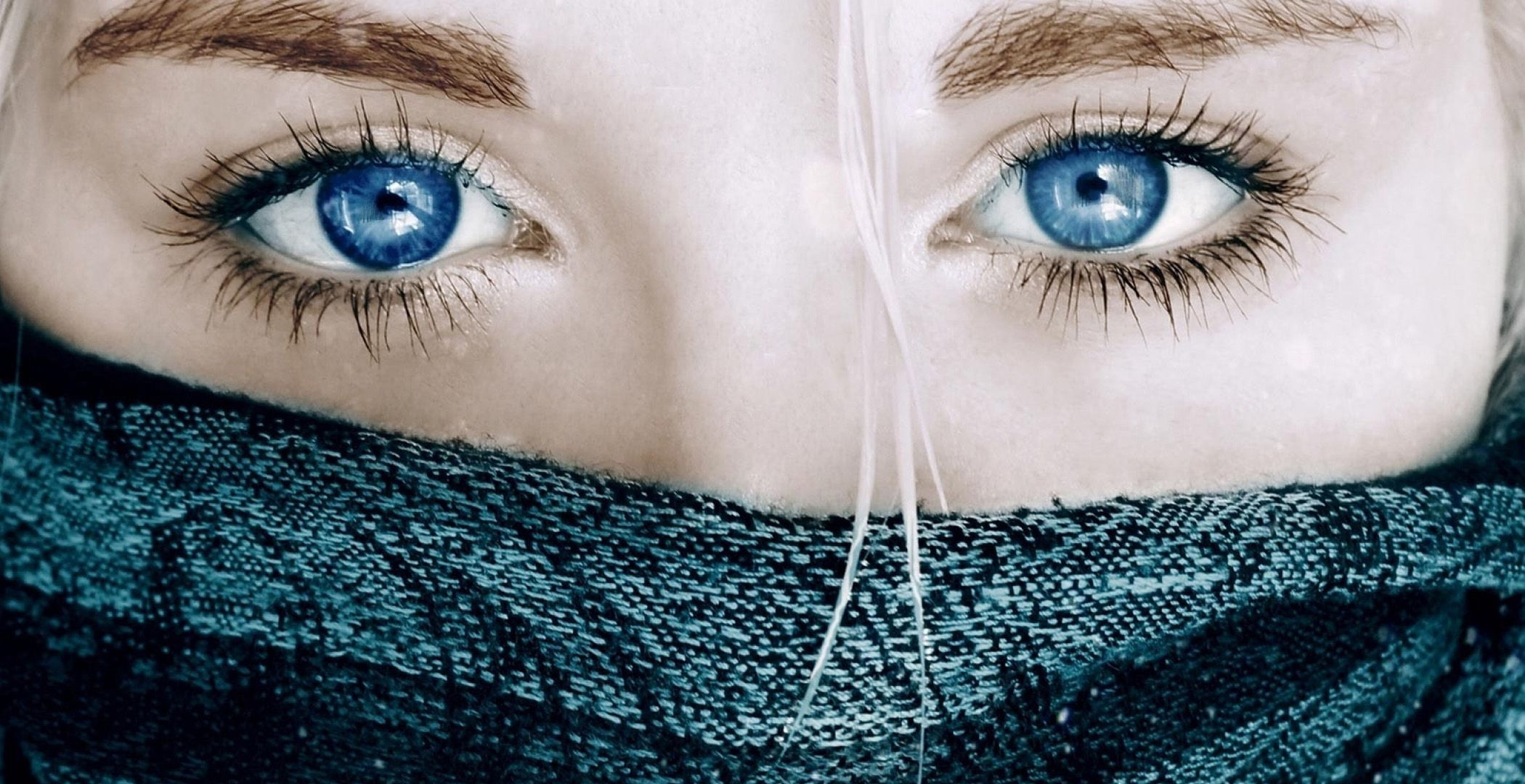Girl Blue Eyes Wallpaper - Blue Eyes Images Free Download , HD Wallpaper & Backgrounds