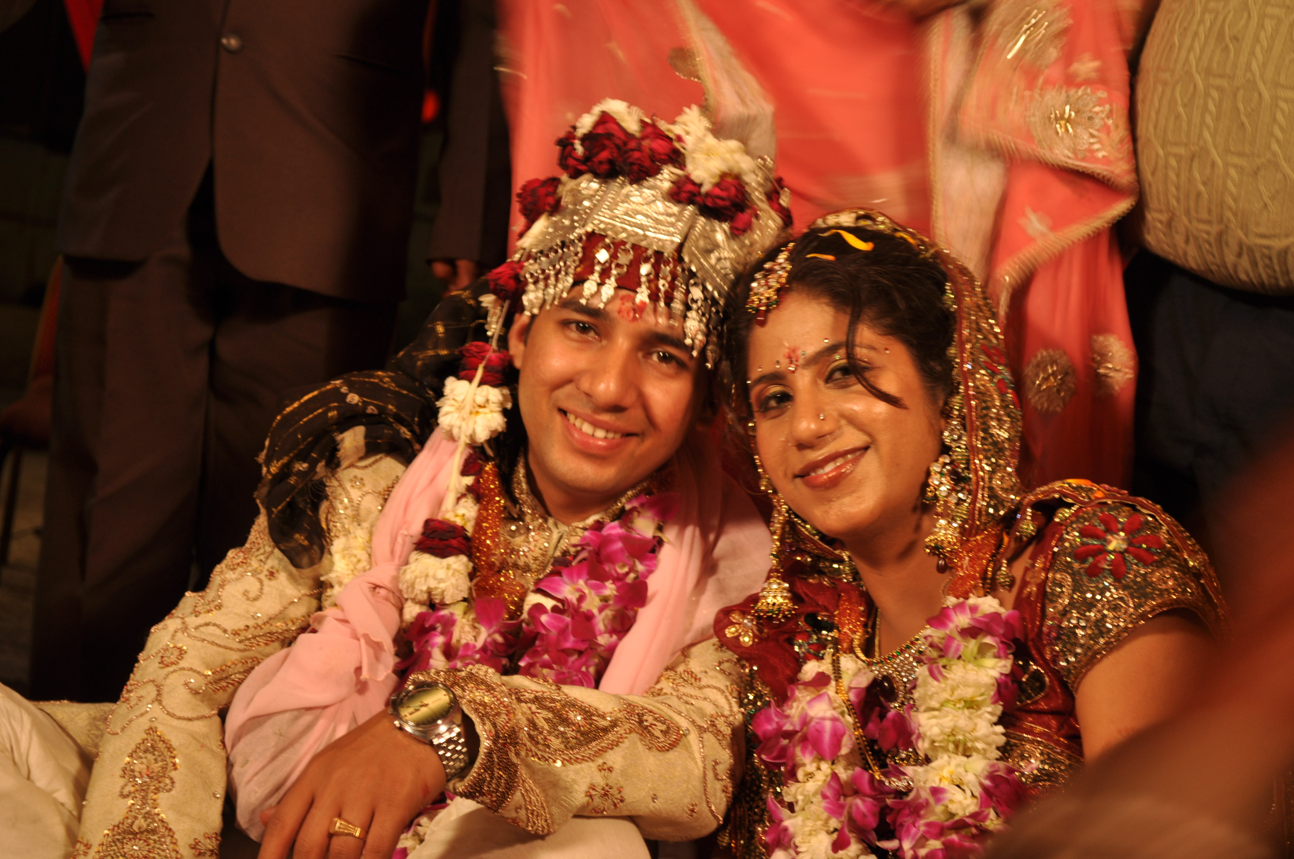 Share On Facebook - Indian New Marriage Couple , HD Wallpaper & Backgrounds