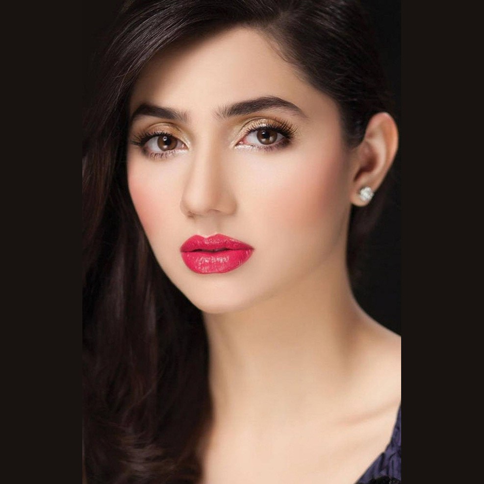 Beautiful Pic Of Mahira Khan With Red Hot Lips - Mahira Khan , HD Wallpaper & Backgrounds