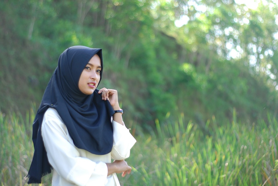 Hijabs May Be A Customary Piece Of Clothing For The - Girl Indonesia , HD Wallpaper & Backgrounds