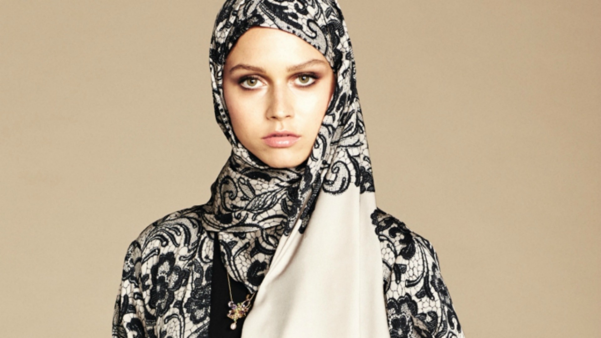 Dolce Gabbana Releases First Ever Hijab Collection - Hijab Dolce And Gabbana , HD Wallpaper & Backgrounds