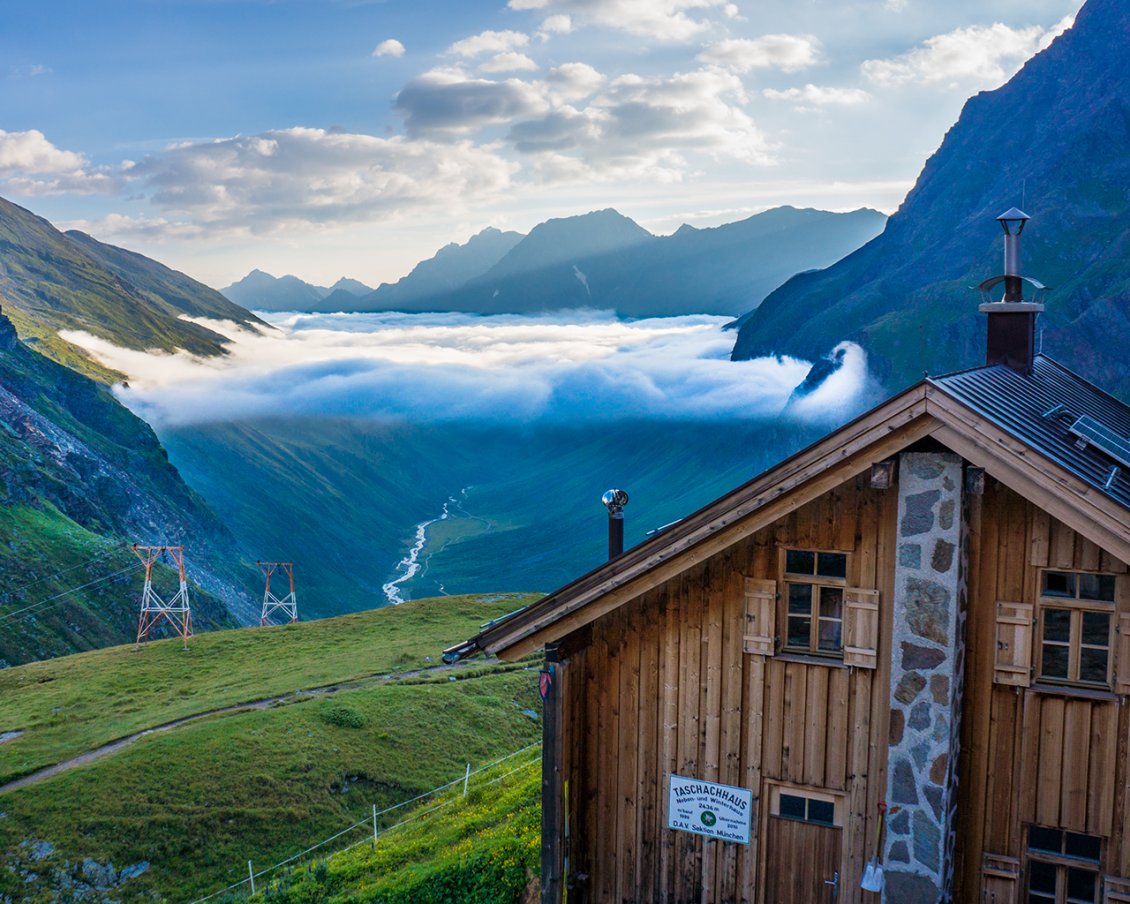 House In The Mountain Top - Hintergrundbilder Berge Österreich , HD Wallpaper & Backgrounds