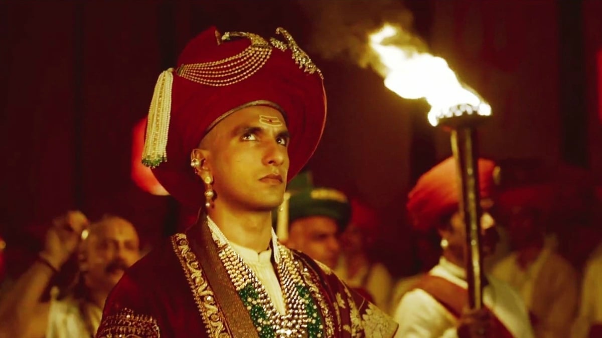 Ranveer Singh Bites Into His Meaty Role With Relish - Bajirao Mastani Ranveer Singh Look , HD Wallpaper & Backgrounds