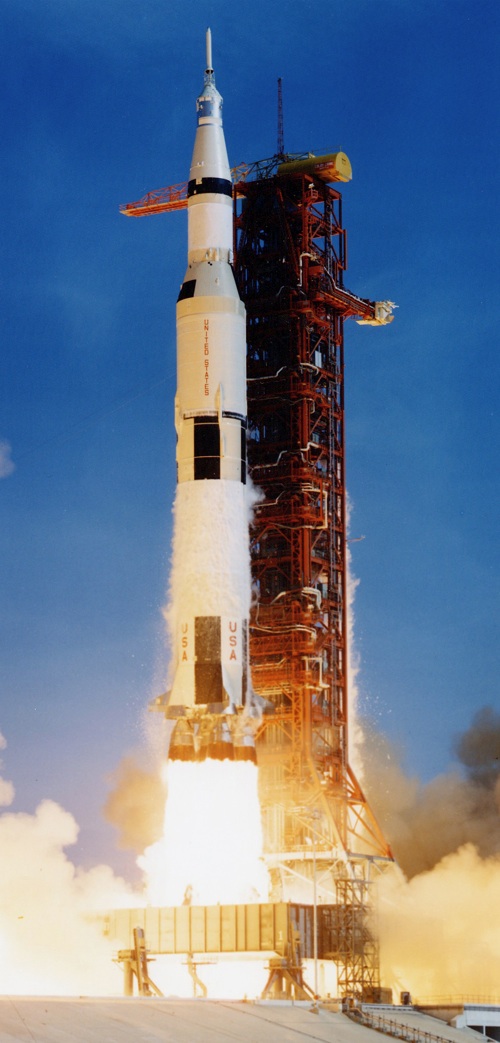 Neil Armstrong Saturn V , HD Wallpaper & Backgrounds