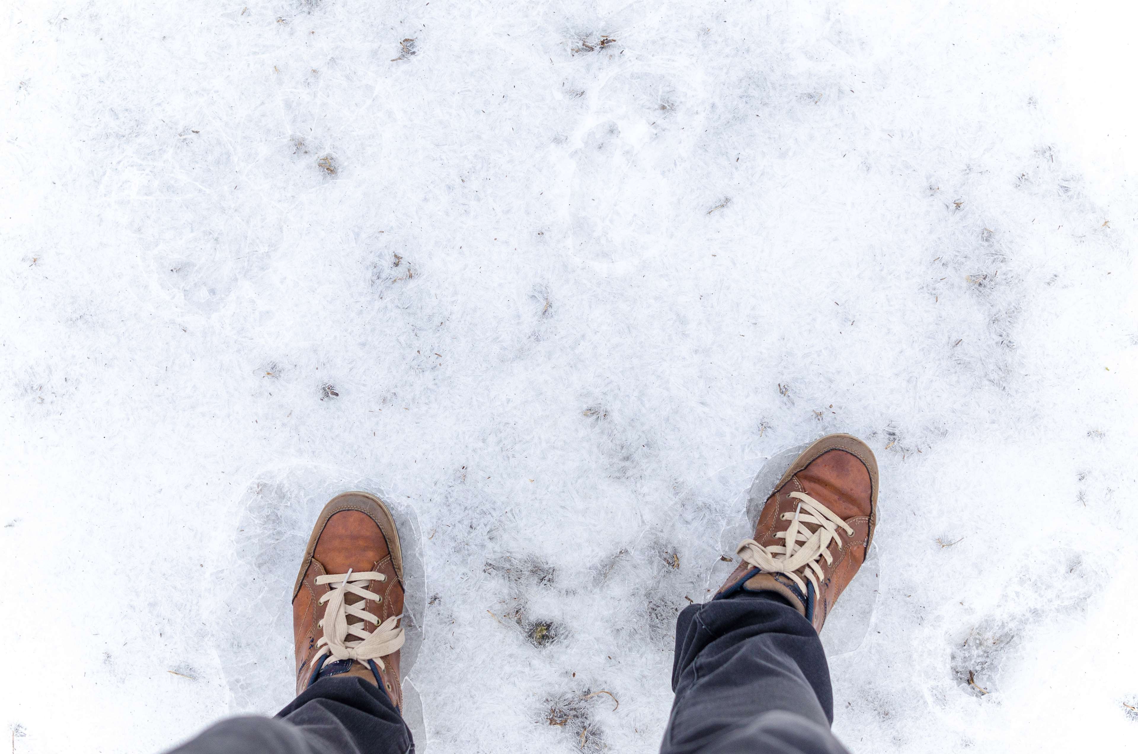 Footsteps, Footwear, Freeze, Frost, Frozen, Graft, - City Walking In Winter , HD Wallpaper & Backgrounds
