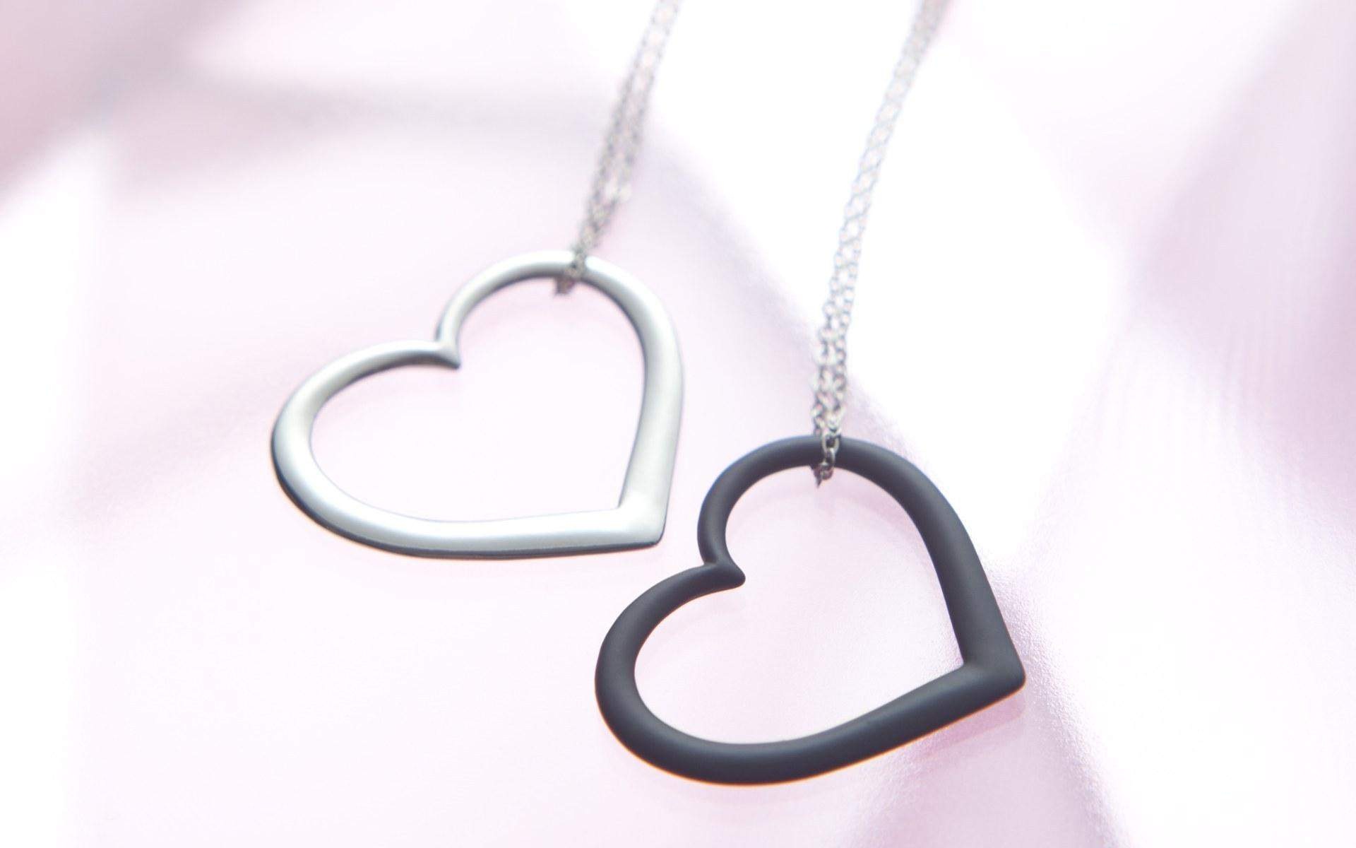 Couple Of Hearts Keychain Love Wallpapers - Black And White Love Background , HD Wallpaper & Backgrounds