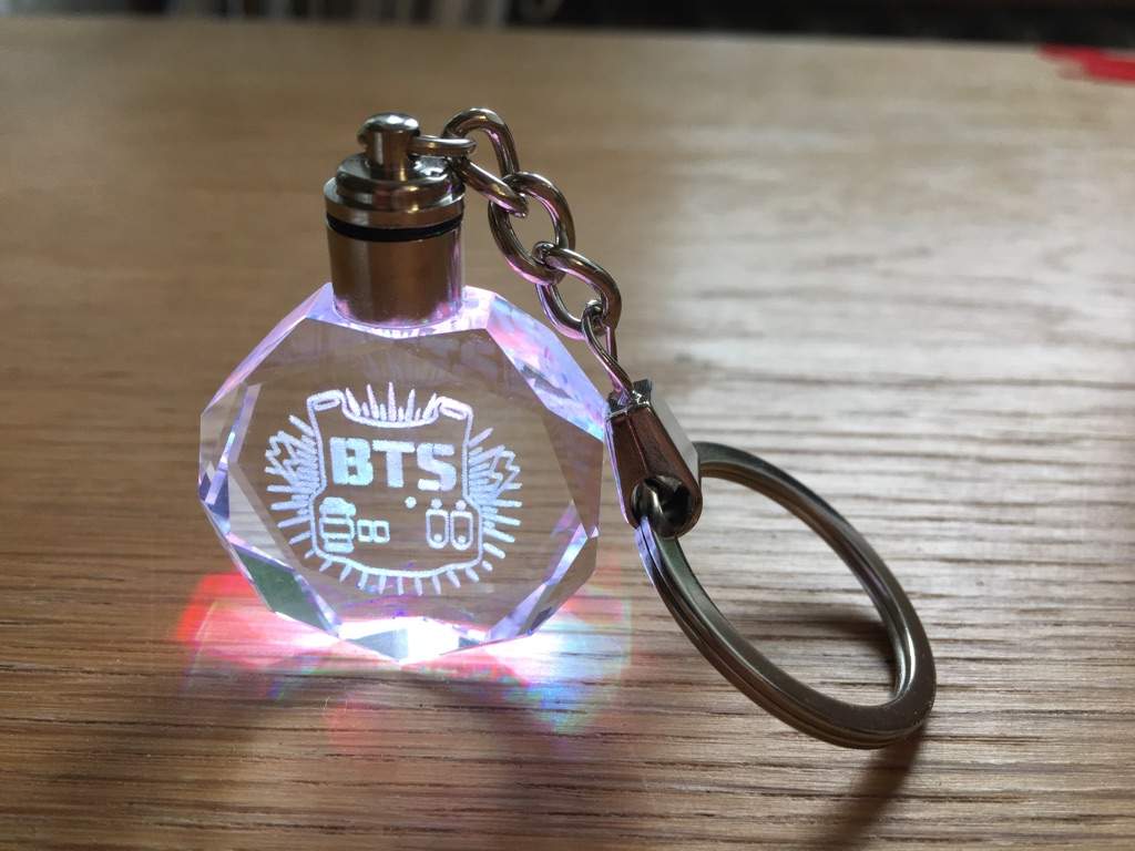 My Friend Bought Me A Bts Keychain, Which Can Glow - Keychain , HD Wallpaper & Backgrounds
