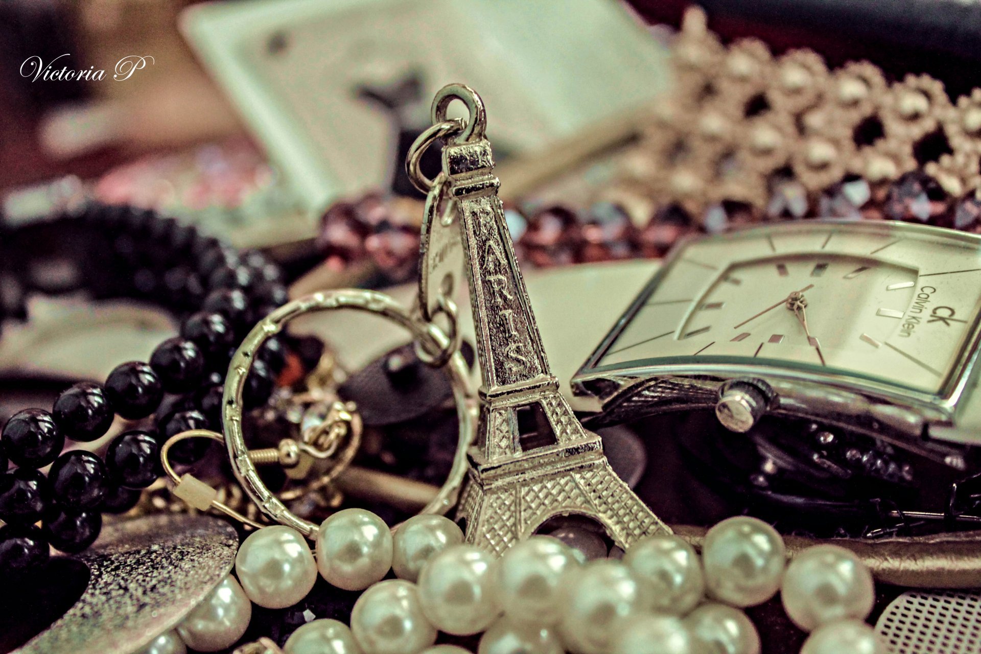 Paris Keychain Keychains Decoration Pearl Watches Calvin - Pearls , HD Wallpaper & Backgrounds