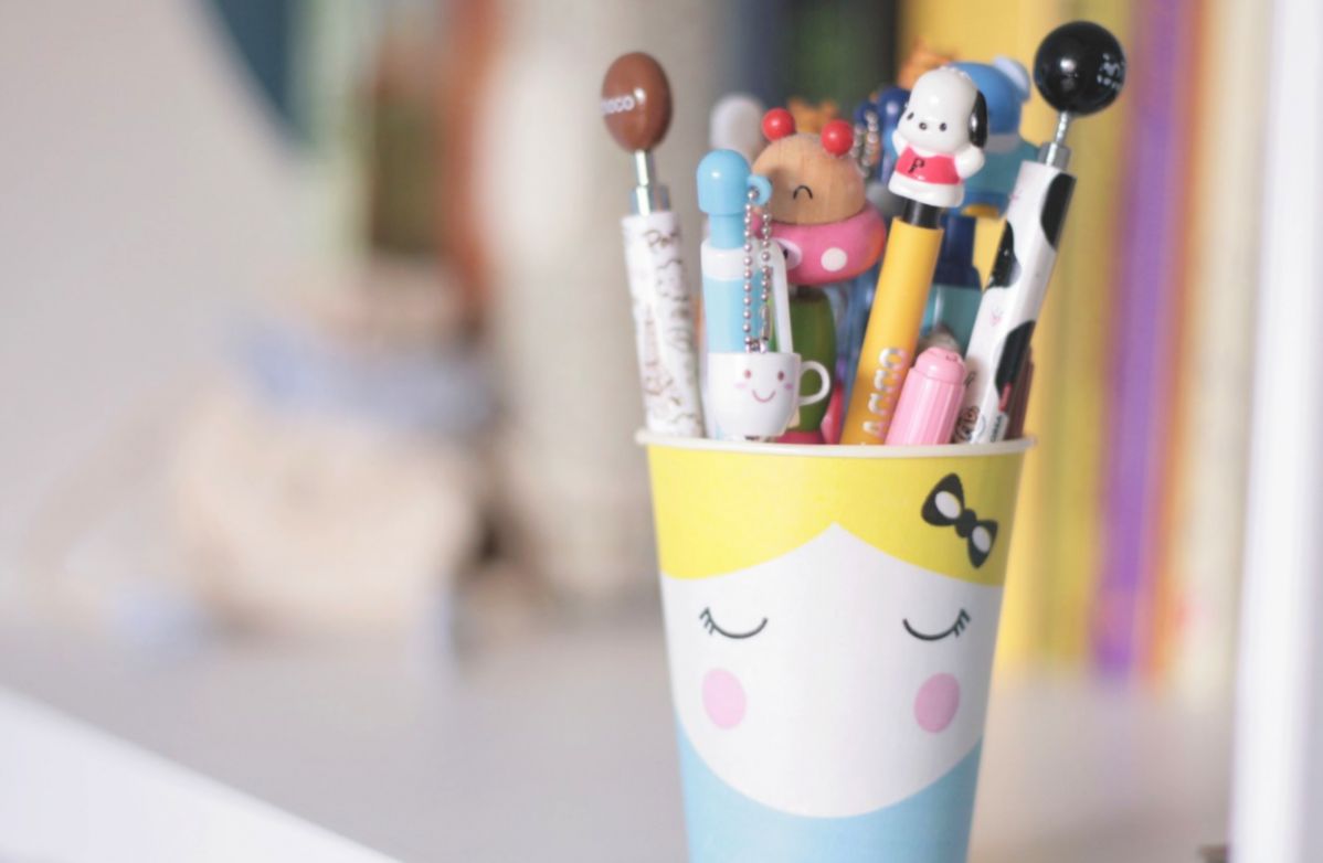 Wallpaper Background Mood Blur Pencils Bear Mug Cup - Hd Wallpapers For Office Desktop , HD Wallpaper & Backgrounds