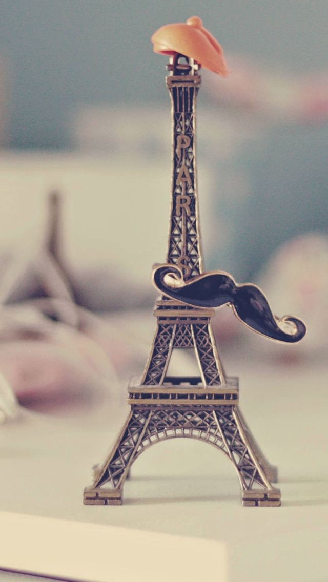 Eiffel Tower Keychain Miniature Iphone 6 Plus Hd Wallpaper - Cute Wallpaper Of Eiffel Tower , HD Wallpaper & Backgrounds