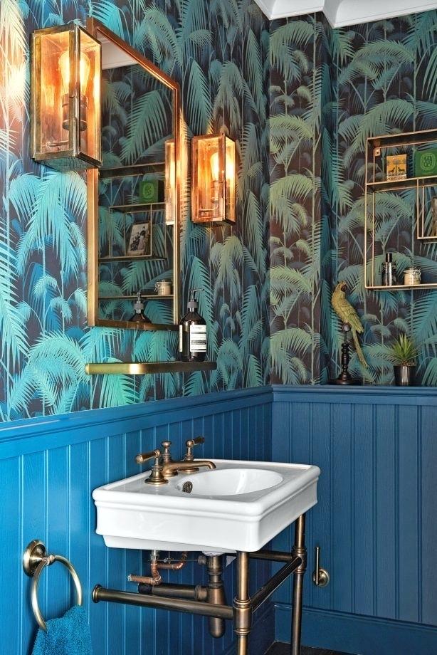 Jungle Fever The Contrasting Colourways Of A Dark Wallpaper - Navy Leaf Wallpaper Bathroom , HD Wallpaper & Backgrounds