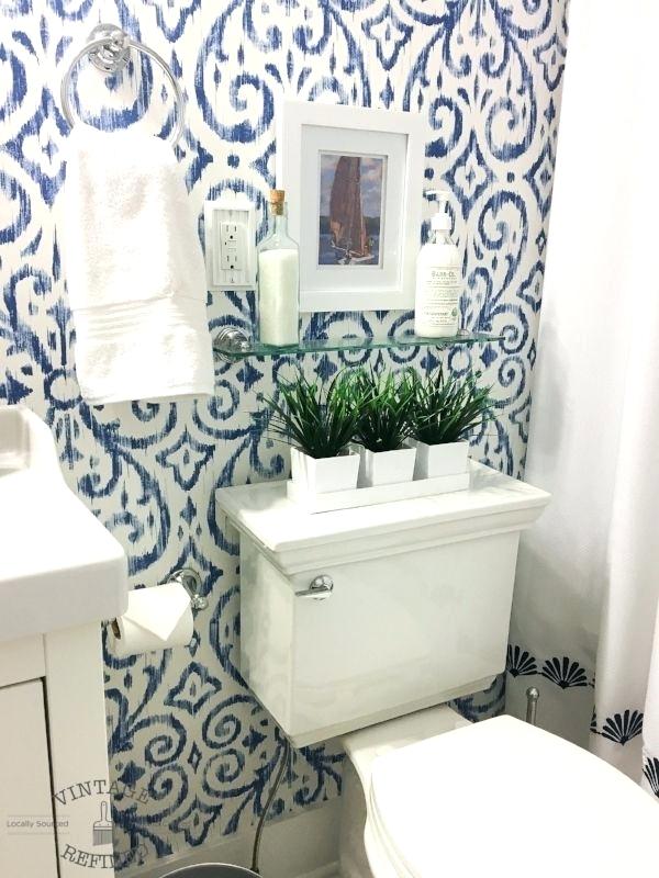 White - Navy Blue Wallpaper Bathroom , HD Wallpaper & Backgrounds
